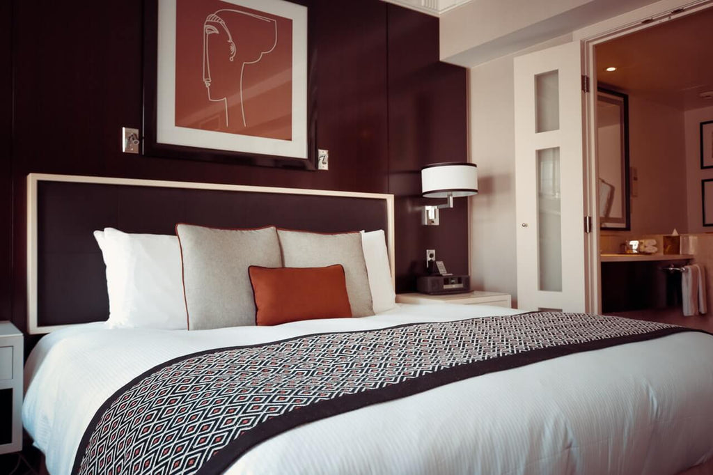 How to Make Your Bed at Home Like a Luxurious Hotel
